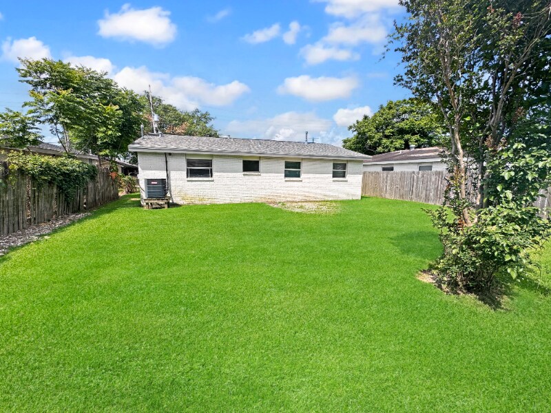 Building Photo - 31 Helis Dr