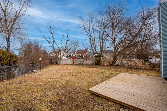 Building Photo - 924 W 60th Pl