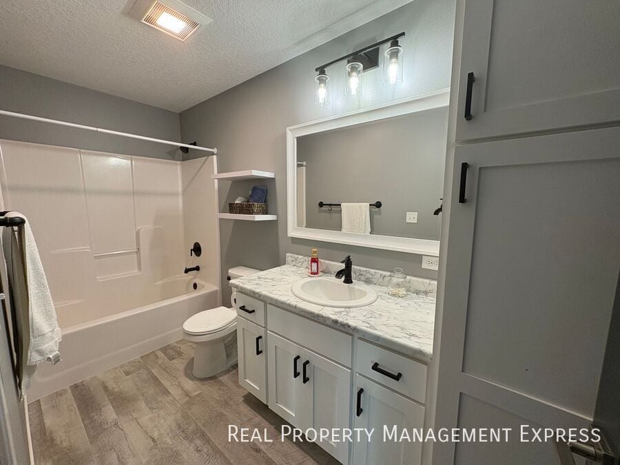Building Photo - 5 Bedroom 3 Bathroom Home for Rent