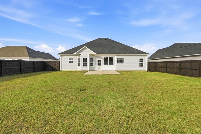 Building Photo - Spacious Living in Stateside – Comfort, Style & Convenience!