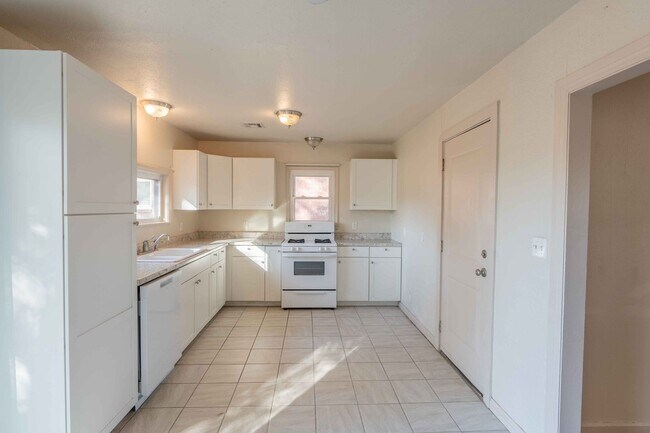 Building Photo - 3710 W 44th St
