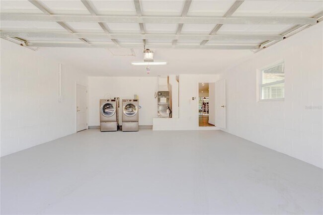 Building Photo - 2261 S Flagler Ave