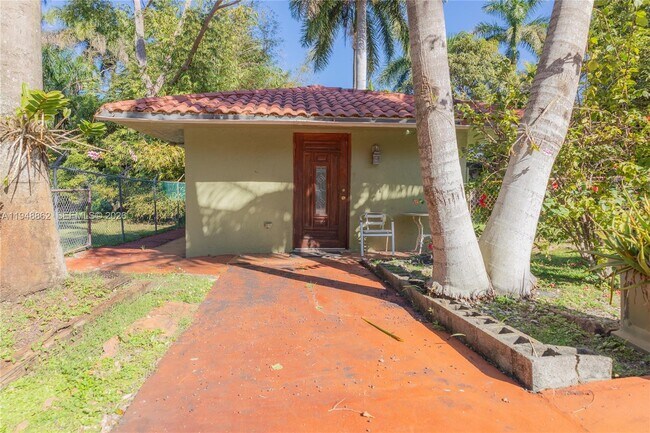 Building Photo - 271 NE 154th St