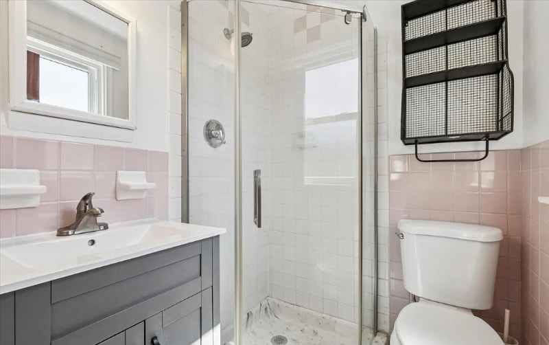 Building Photo - 7504 Valley Ave