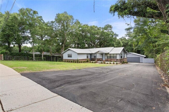 Building Photo - 2609 Longleaf Dr