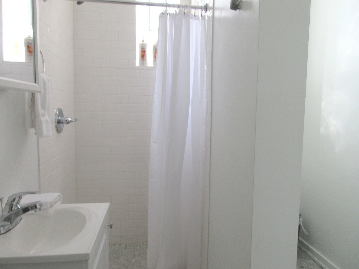 Building Photo - 245 W North Ave