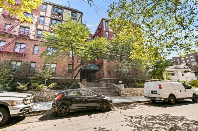 Building Photo - 663 Locust St