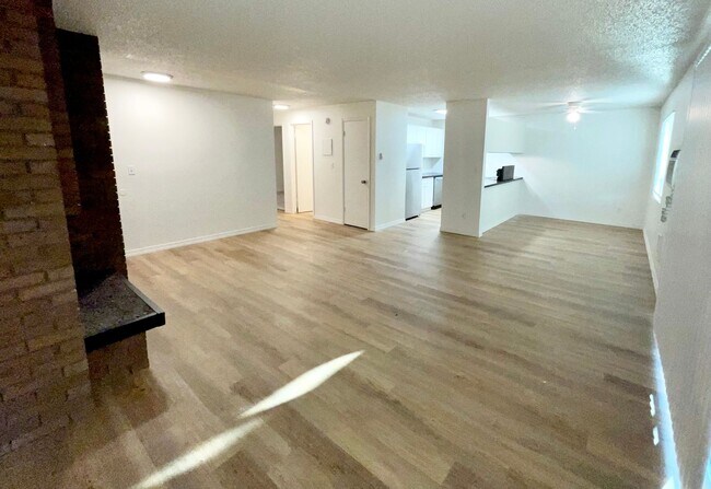 Building Photo - RENOVATED 2BD/1BA MILLWOOD APARTMENT | A/C | COVERED PARKING | PET FRIENDLY | AVAIL APRIL 15, 2026
