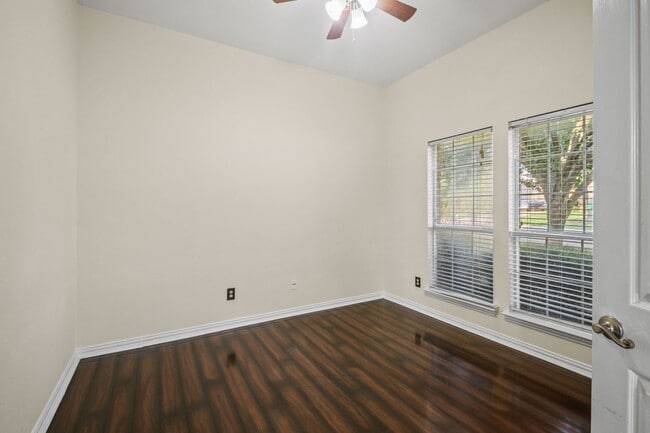Building Photo - Stunning 4-Bedroom Rental Home with office...