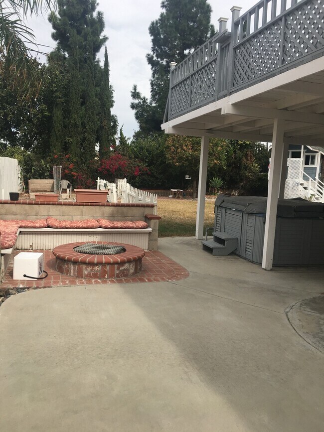 Building Photo - Coming Soon......Single Family Home! Solar Powered! Pet Friendly! Landscaper Included!