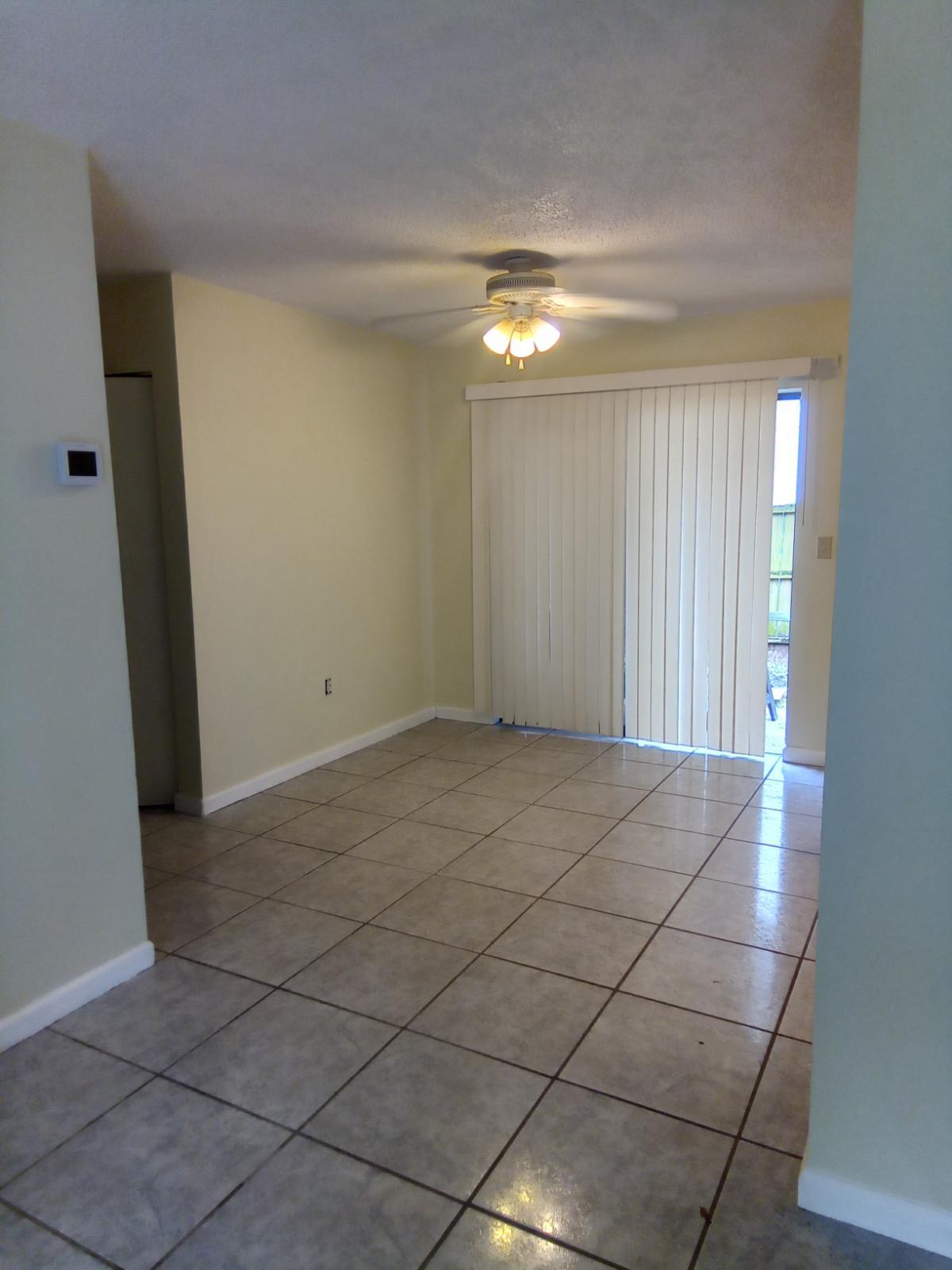 Dining area - 14617 Sunset St
