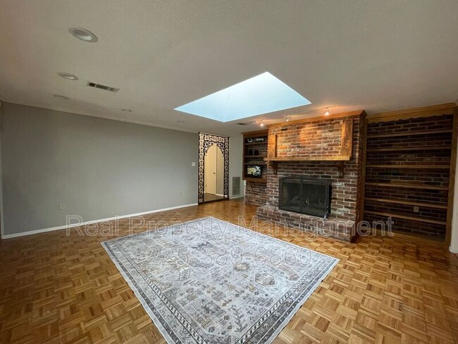 Building Photo - 5293 Chenango Dr