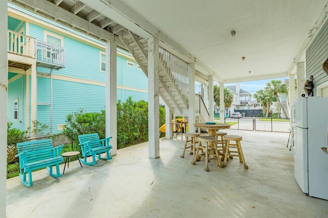 Building Photo - 12820 Camino Famoso Rd