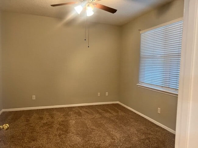 Building Photo - Quick! Grab this one before it's gone!