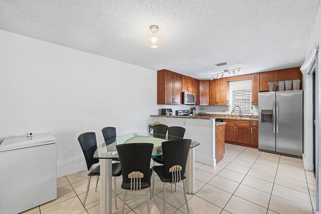 Building Photo - 2498 NW 99th Ave