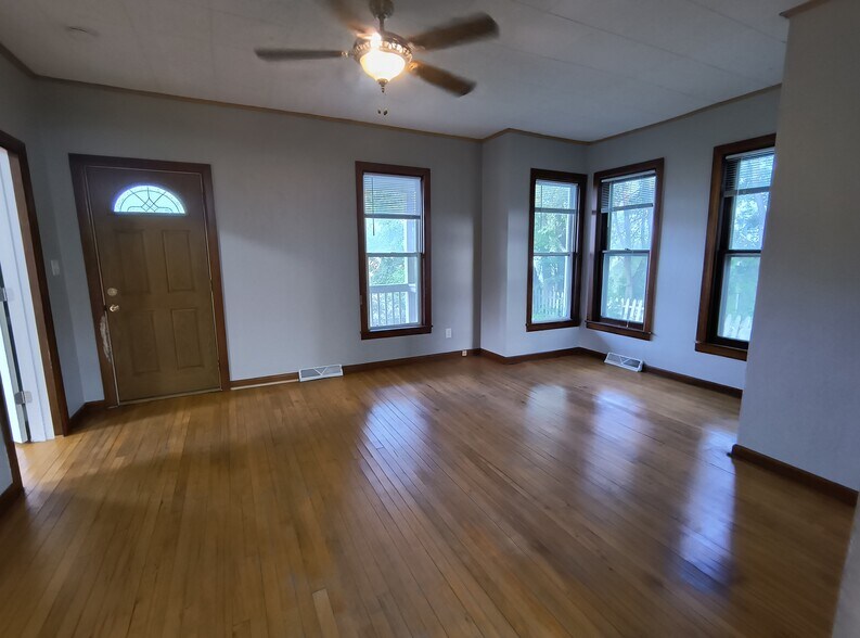 Building Photo - 2332 3rd St