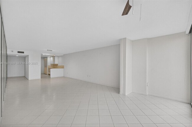 Building Photo - 600 Grapetree Dr