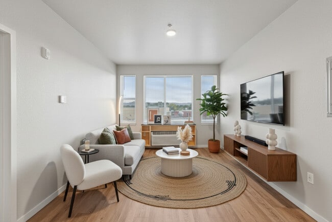 Building Photo - Avenida Del Sol