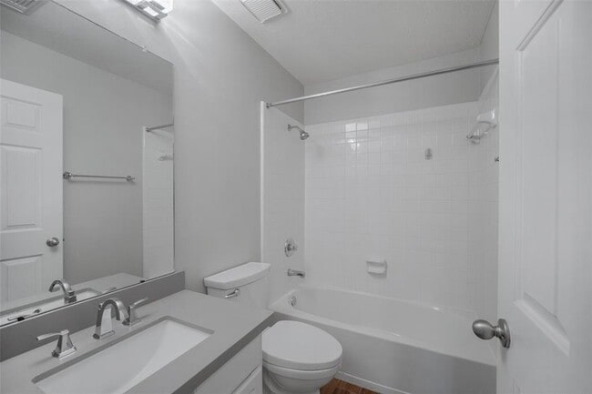 Building Photo - 14911 Englebrook Dr