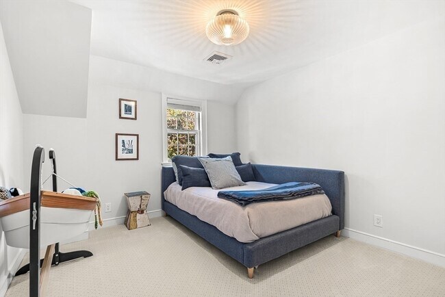 Building Photo - 2 Phillips Pond Rd