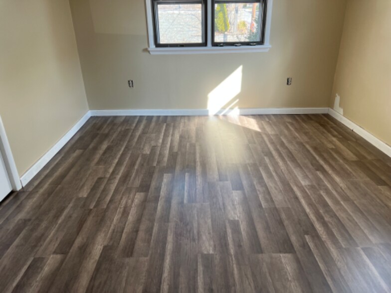 Building Photo - 130 S Apple St