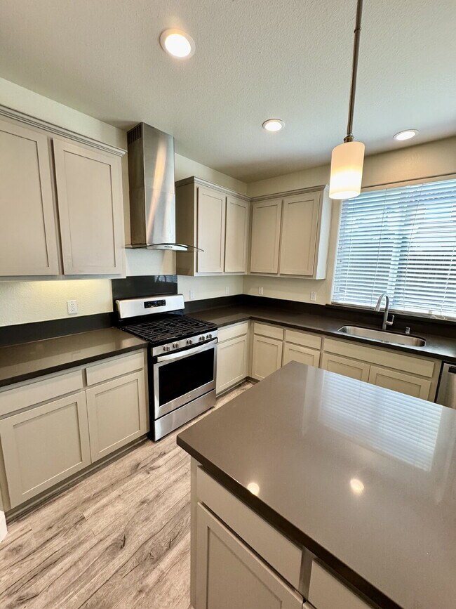 Building Photo - Freshly Painted 4 Bedroom Home with 3-Car Garage in Brentwood