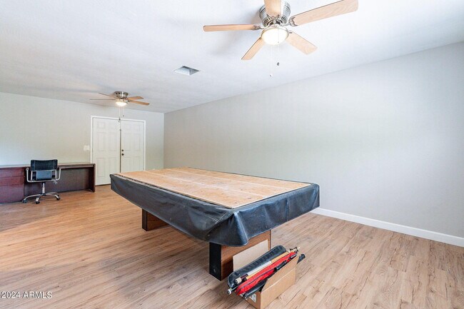 Building Photo - 110 W Seldon Ln