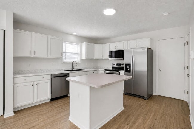 Building Photo - 3115 Omega Dr