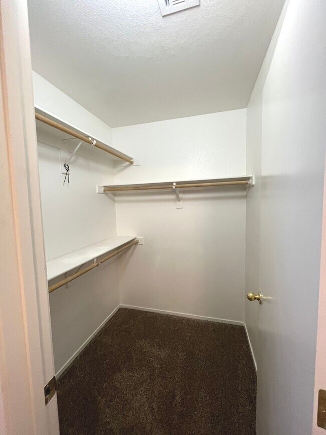 Building Photo - 1847 sq ft, 2 story, 4 Bedroom, 2 1/2 bath, 2 Car Garage home in the Vibrant city of Las Vegas.