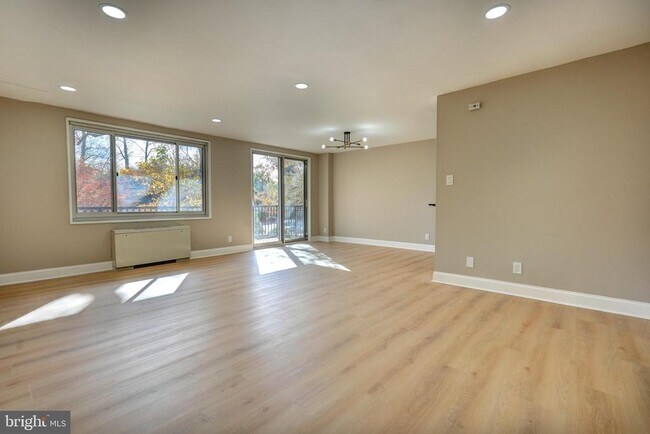 Building Photo - 1900 Lyttonsville Rd