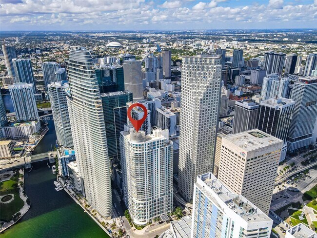 Building Photo - 300 S Biscayne Blvd