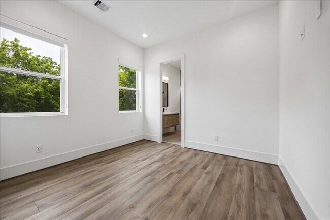 Building Photo - 4211 Nichols St