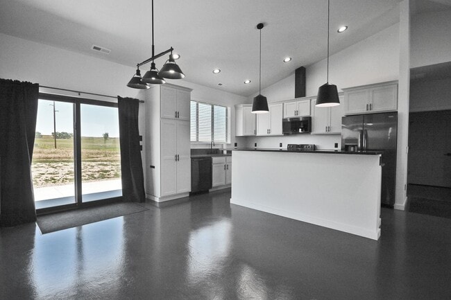Building Photo - 1495 Oxbow Dr