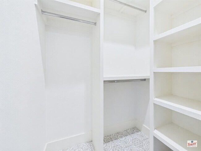 Building Photo - 4402 Mt Vernon Dr