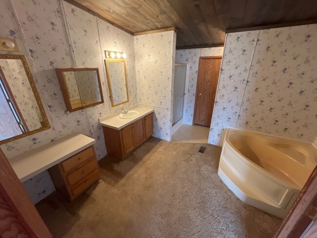 Building Photo - 901 S Walnut St