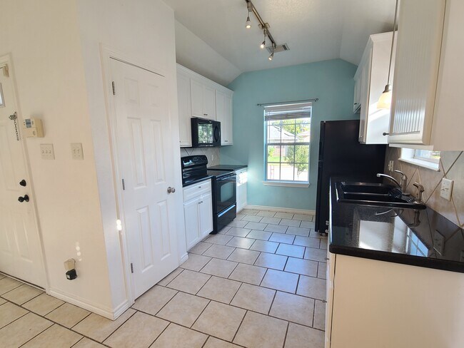 Building Photo - 2637 Symphony Park Dr