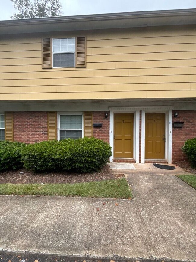 Building Photo - T.R. Lawing Realty Property