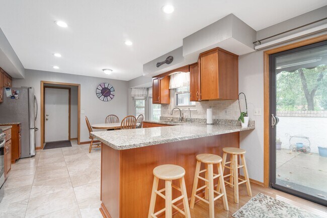 Building Photo - 750 Willow Bend Ln