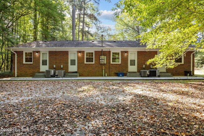 Building Photo - 1190 Gould Rd