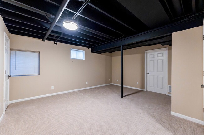 Building Photo - 227 Beaver Creek Dr