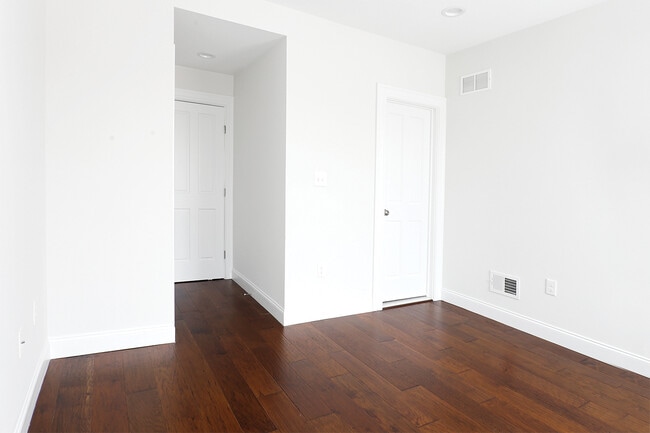 Building Photo - 10 S Curley St