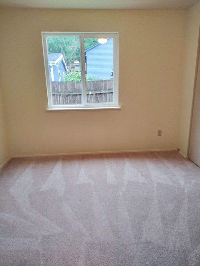 Building Photo - Cozy single-story home In Poulsbo.