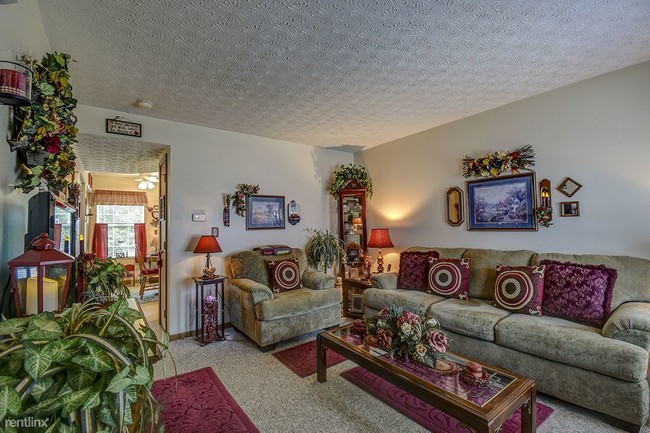 Building Photo - 3 br, 1.5 bath Townhome - Canterbury Place