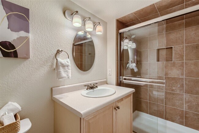 Building Photo - Beautifully Updated 3-Bedroom Home with Finished Basement in Gunbarrel