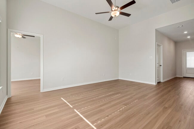 Building Photo - 452 Beechwood Hacienda Dr