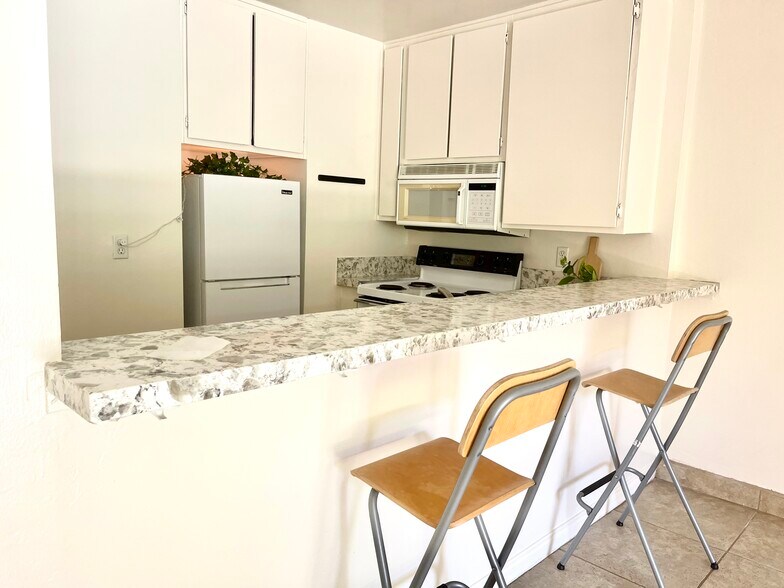 Building Photo - 1855 Diamond St