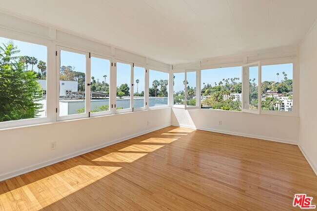 Building Photo - 1523 Murray Dr