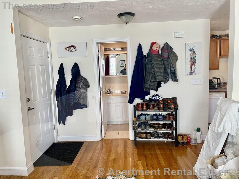 Building Photo - 385 Columbia St