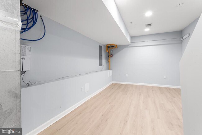 Building Photo - 2139 Latona St