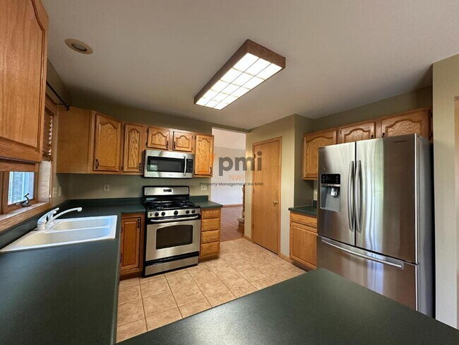 Building Photo - 384 Kingsmill Dr
